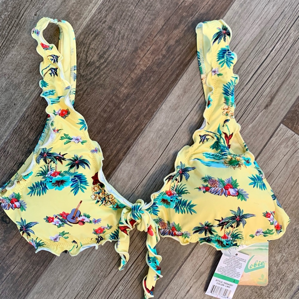 NWT Cute yellow/multi HOBIE bikini top. Sz L.